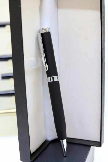 قلم فاخر مع نقش الاسم